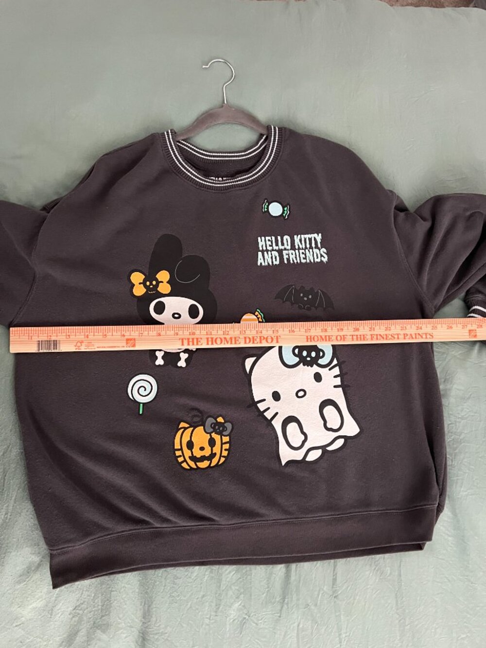 Hello Kitty and Friends by Sanrio Hybrid Women's Halloween Sweatshirt Black XXL - Picture 9 of 10